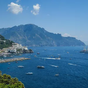 Fuoco D'amalfi Iazzetta 2*, Amalfi Italy